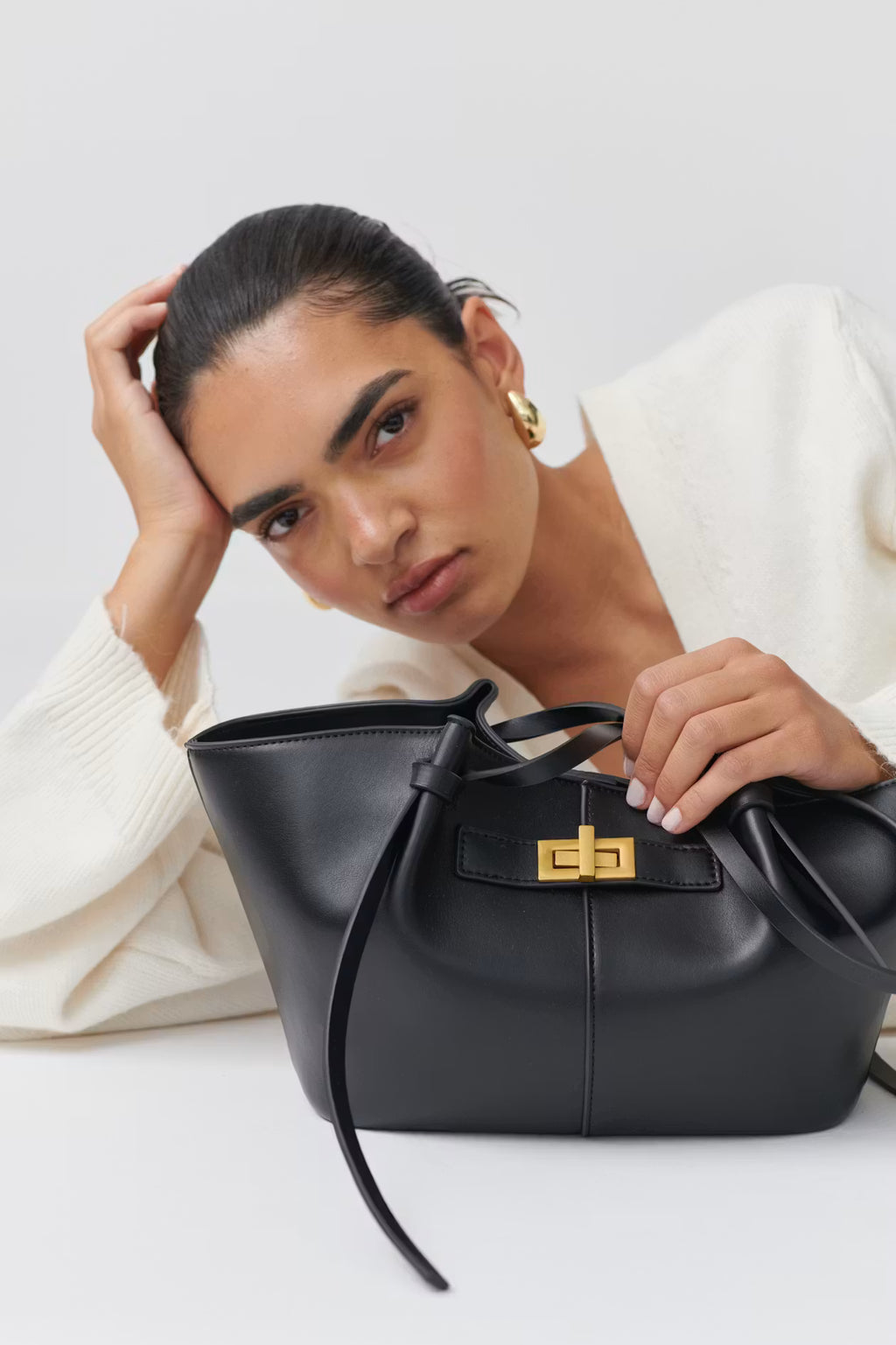 Borsa Ava